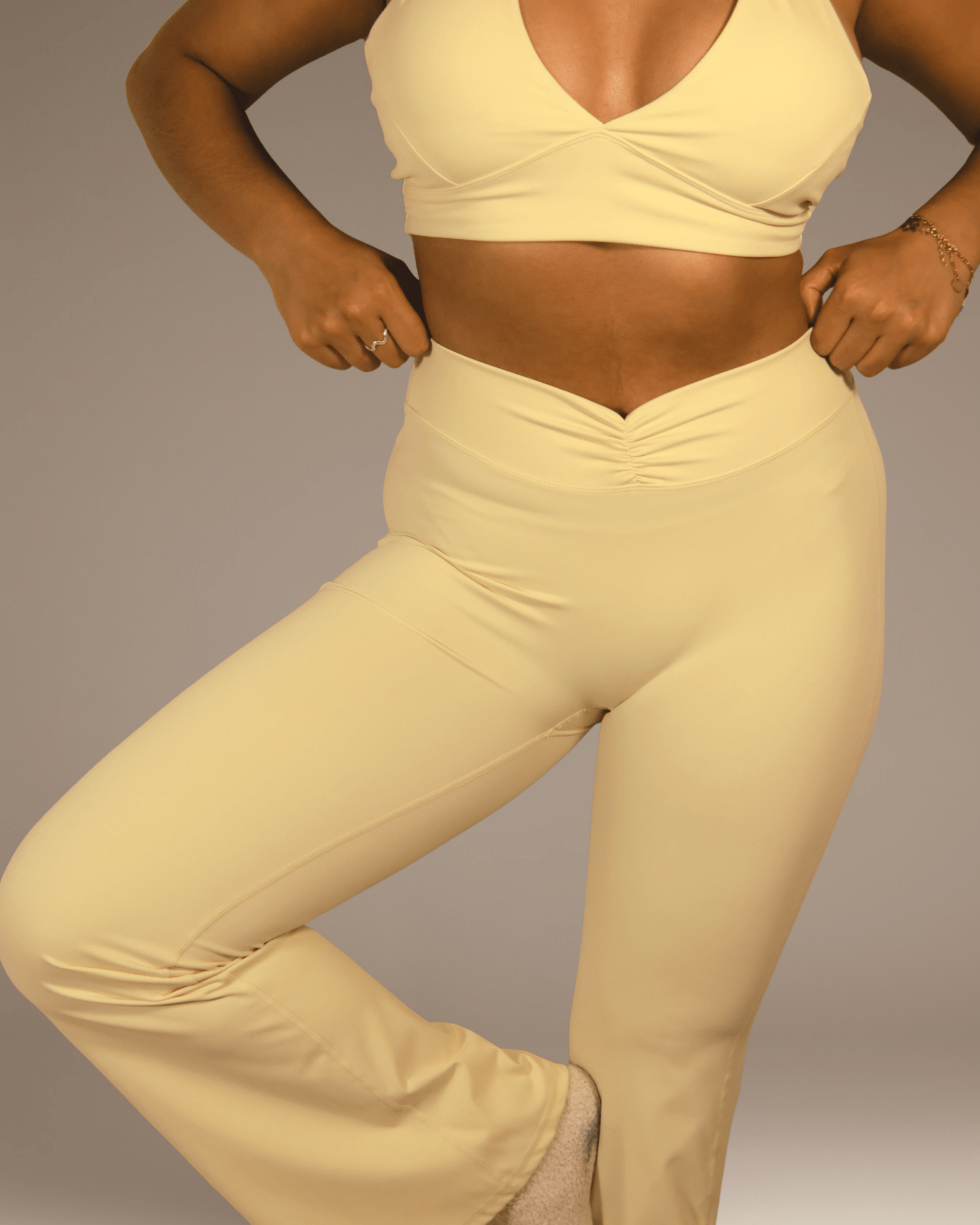 SoftForm Pantalon Évasé Front Scrunch - Butter Yellow - Bahana